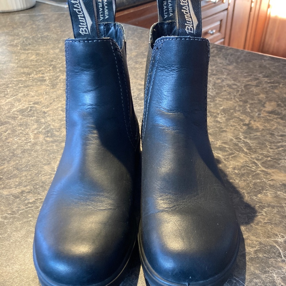 Like New Hi Top Womens Blundstones